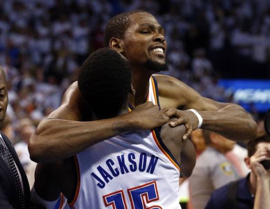 特狮社媒祝福阿尔巴：我们曾一起赢得无数荣誉，祝你未来一切顺利（特狮社媒致敬阿尔巴：并肩收获无数荣誉，愿你前程似锦）