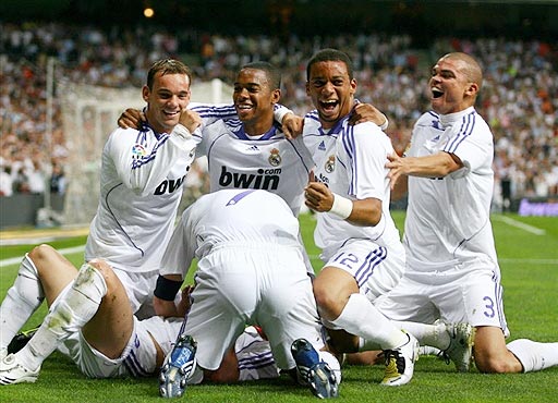 状态低迷！狄龙全场16中4，正负值-47（手感不佳！狄龙全场16投仅4中，正负值-47）