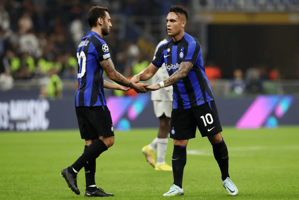 穆雷半场18分单节独得12分，上半场突破万分里程碑大关（穆雷上半场砍18分、单节揽12分，生涯万分里程碑上半场达成）