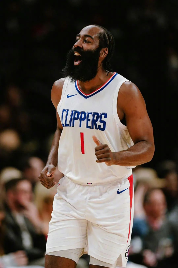 迈阿密国际与塞尔塔谈判阿连德转会，上赛季24球前锋引争夺（24球射手阿连德成争夺焦点，迈阿密国际与塞尔塔商谈转会）