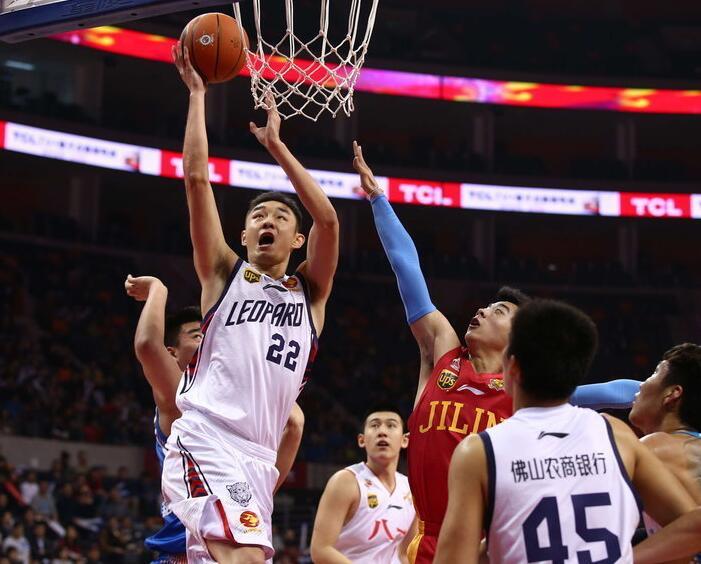 前裁判：米兰确实不该被判点球，但主裁判给的理由有问题（前裁判：米兰这点球确实不该判，但主裁的判罚理由不当）