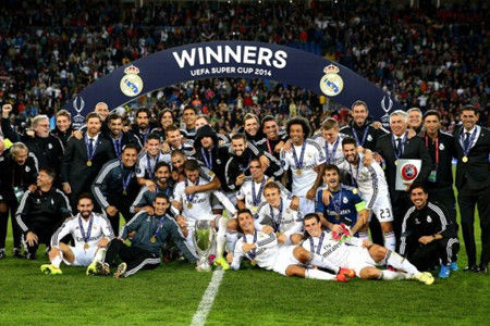 上一次对阵安哥拉：梅西斯卡洛尼替补登场，阿亚拉百场（上次交手安哥拉：梅西、斯卡洛尼替补出场，阿亚拉完成百场）