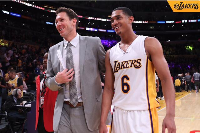 船记：快船必须解决伦纳德时间分配问题，一直是个难题（船记：伦纳德出场时间如何分配，仍是快船的老大难）