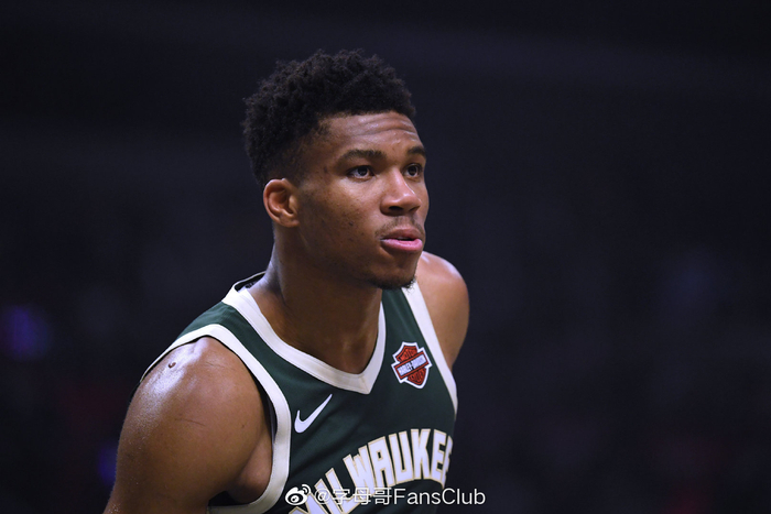 詹姆斯关键上篮助球队锁胜（詹姆斯关键上篮定胜负）