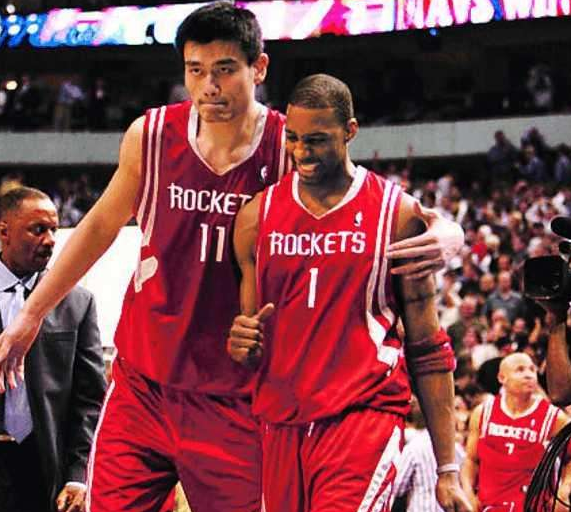 足球比赛中如何保持体能？（怎样在足球比赛中维持体能？）